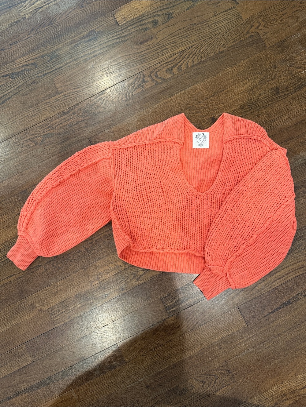 Free people Cropped Coral V-Neck Balloon-Sleeve Sweater